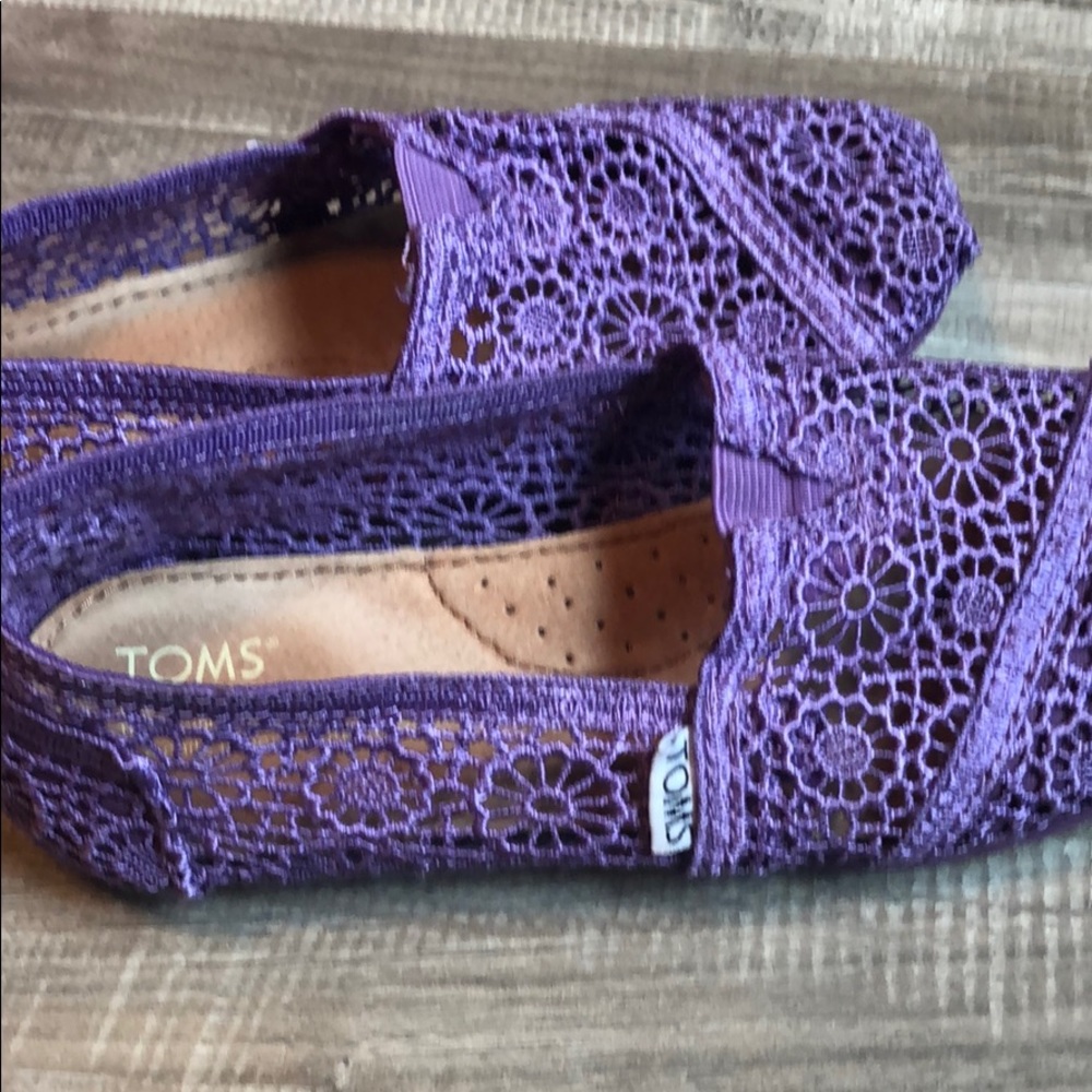 Toms - Picture 2 of 3